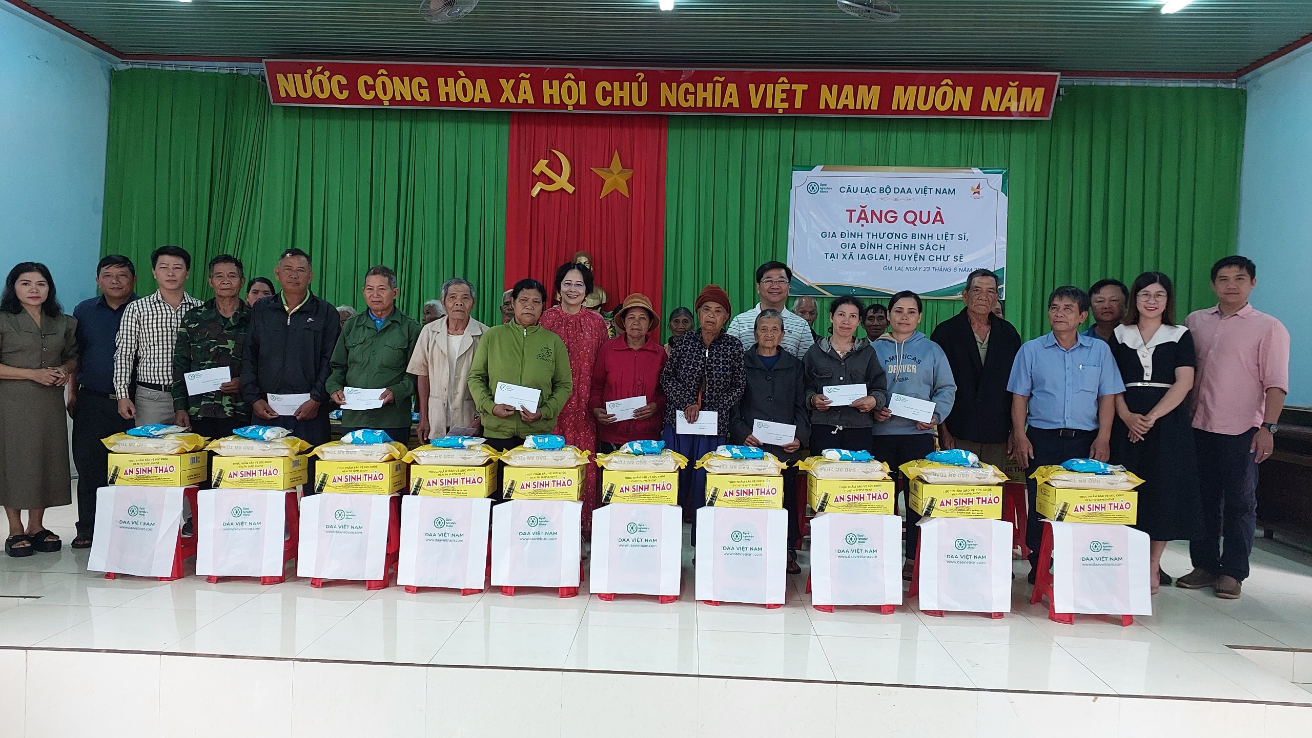 CLB DAA Việt Nam tặng quà cho các gia đình thương binh liệt sĩ, gia đình chính sách có hoàn cảnh khó khăn tại tỉnh Gia Lai